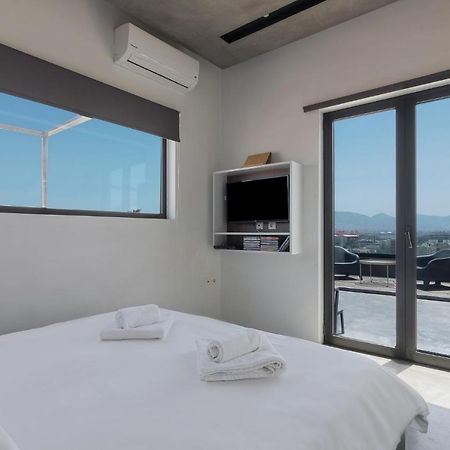 Apartment With Terrace In Pireusz Kültér fotó